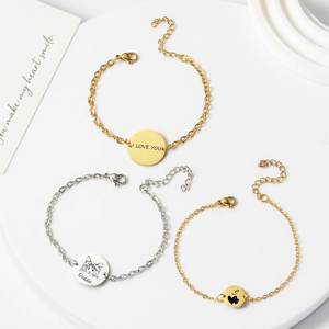 Dropshipping Bracelet simple en acier inoxydable avec plaque d'or gravée logo pendentifs ronds vierges Bracelet tendance pour les fêtes - Product Image 1