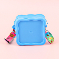 Sac bandoulière carré adorable en silicone, mini sac à main motif animal de dessin animé, portefeuille pour enfants, petite bourse en caoutchouc pour les récompenses scolaires