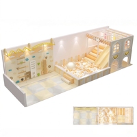 Aire de jeux intérieure commerciale beige Macaron, château gonflable personnalisé pour enfants avec toboggan et piscine à balles pour centre de jeux