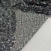À la mode et créativité 100 polyester sequin broderie maille tissus pour costume de vêtements