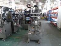 Machine d'emballage VFFS multifonctionnelle pour sachets en plastique et en papier de 100g pour haricots, pommes de terre, chips, bonbons, granulés et bâtonnets alimentaires
