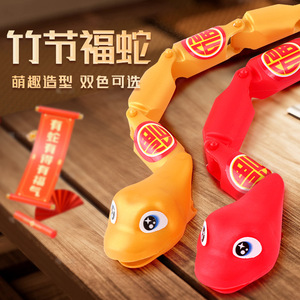 Juguete de serpiente articulada de plástico rojo para niños con detalles dorados, regalo de recuerdo - Product Image 5
