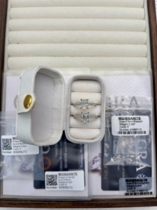Anello di Lusso in Moissanite Certificata GRA da 2ct e 5ct, Taglio Radiant VVs1, in Argento Sterling S925, Regalo di Fidanzamento per Donne - Product Image 2