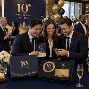 Set de Aniversario Corporativo con Logotipo Personalizado, que Incluye Moneda Conmemorativa, Pin de Solapa, Placa de Metal y Caja de Regalo Premium - Product Image 2