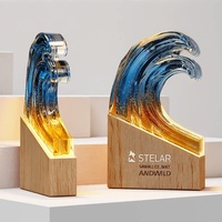 Trophée de récompense d'entreprise élégant et personnalisé en bois de hêtre gravé au laser avec glaçure de cristal haut de gamme Creative Wave pour équipe d'employés et courses sportives