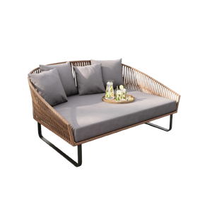 Relájate con la comodidad moderna al aire libre con el sofá Cika, diseñado con estructura de hierro, asientos tapizados y ratán sintético duradero. - Product Image 1