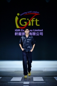 เสื้อเชิ้ตแขนสั้นพิมพ์ลายโอเวอร์ไซส์สำหรับผู้ชายสั่งทำพิเศษ สีดำ ผ้าฝ้าย สไตล์สตรีท ลายพิมพ์ด้านหน้า โลโก้ทอผ้า ระบายอากาศได้ดี ทรงพอดีตัว - Product Image 4