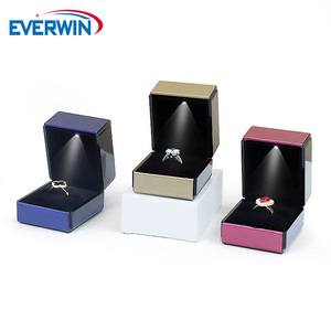 Caja de Joyería LED EVERWIN ODM OEM, Caja para Anillos Colorida con Forro de Terciopelo, Caja de Empaque para Collares, Pulseras y Colgantes, Logotipo Personalizado - Product Image 4