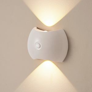 Lámpara de Pared LED Inalámbrica Moderna Nórdica con Sensor de Movimiento Magnético, Recargable por USB, Decoración Creativa para el Hogar Inteligente, Lámpara de Noche para Escaleras - Product Image 1