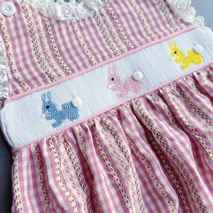 Yihui Çok Satan Toptan Hemen Gönderilebilir El İşçiliği İşiyle İşlenmiş Kolsuz Kız Çocuk Pijama Tulumu Yeşil Ekose Gizem Kutusu Bebek Bodysi - Product Image 6