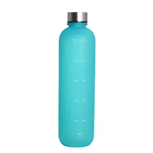 गर्म स्टॉक में फैक्टरी 1000ml bpa मुक्त बच्चों की बोतल खेल पीने के पानी की बोतल कप अछूता प्लास्टिक खेल पानी की बोतल मग