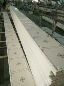 Panneau de plafond en <span class=keywords><strong>PVC</strong></span> imperméable et résistant à l'humidité, plaque de plafond suspendu pour hôtel, maison, bureau, décoration intérieure - Product Image 2