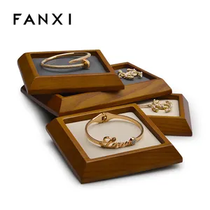 FANXI оптовая продажа роскошный Пользовательский логотип ювелирные изделия дисплей бежевый и темно-серый цвета однотонный Деревянный Браслет Дисплей с микрофиброй