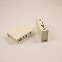 Boîte cadeau en carton rigide écologique avec fermeture magnétique, impression UV, gaufrage, pelliculage brillant ou mat, doublure en éponge
