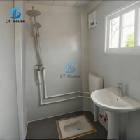 Maison conteneur préfabriquée modulaire de 20 pieds et 40 pieds avec panneau en laine de roche PU, bureau mobile personnalisé, campement, hébergement du personnel
