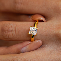 Élégante bague en argent S925 plaqué or 18 carats avec moissanite taille princesse, bague solitaire en argent sterling 925