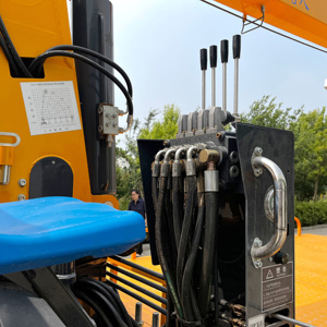 Grúa Aérea Montada en Camión FOTON M5 de 6.3 Toneladas de Alta Capacidad de Carga - Máquina Integrada de Carga y Descarga para Construcción - Product Image 5