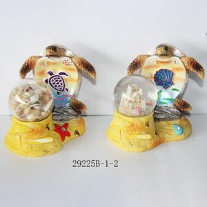 كرة ثلجية تذكارية مخصصة على شكل سلحفاة بحرية مع صدف وأحجار رملية، هدايا سياحية للشواطئ الاستوائية - Product Image 4