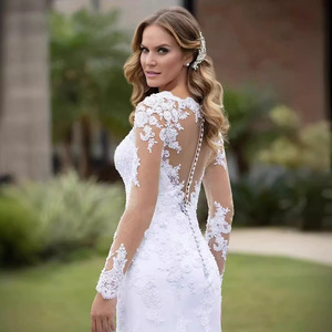 Robe de mariée élégante à col rond et manches longues en dentelle, coupe sirène illusion, pour femme - Product Image 4