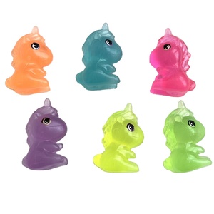 Mini figurines de licornes, micro ornements de fées, licornes miniatures pour les cadeaux de fête d'anniversaire - Product Image 1