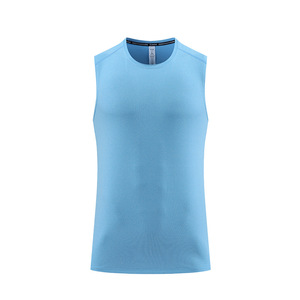 Découvrez une liberté de mouvement ultime avec ces gilets d'entraînement légers pour hommes, idéaux pour les exercices de haute intensité - Product Image 2