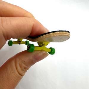 Mini Tech Deck Profesional Personalizado de 34 mm, Tabla de Madera Serie Madera, Juguete de Skateboard de Dedo, Tabla de Escalada Serie Madera, Fingerboard - Product Image 4