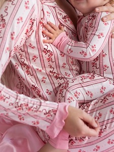 Set Pigiama Personalizzato <span class=keywords><strong>Mamma</strong></span> e Figlia 2 Pezzi con Stampa Floreale, Bottoni e Maniche Lunghe, Adatto per la Vita Quotidiana - Product Image 5