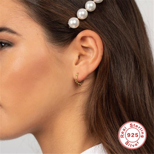 ROXI Vente en gros Boucles d'oreilles créoles rétro tendance en argent sterling S925 plaqué platine avec zircon et motif ajouré pour femmes - Product Image 3