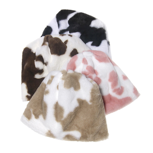 Nueva moda negro de piel sintética Rosa vaca Beanie sombrero para <span class=keywords><strong>las</strong></span> mujeres de invierno de punto cálido Gorras gorra - Product Image 1