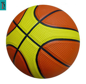 Pallone <span class=keywords><strong>da</strong></span> <span class=keywords><strong>Basket</strong></span> Arancione a Prezzo di Fabbrica, 12 Pezzi, Misura 5, in Gomma, per Vendite Promozionali e <span class=keywords><strong>Regali</strong></span> - Product Image 2