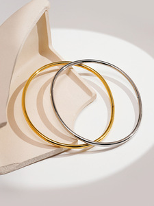 Pulsera <span class=keywords><strong>de</strong></span> Tobillo Minimalista <span class=keywords><strong>de</strong></span> Acero Inoxidable con Baño <span class=keywords><strong>de</strong></span> Oro <span class=keywords><strong>de</strong></span> 14K para Mujer, Accesorio Versátil <span class=keywords><strong>de</strong></span> Alta Gama para el <span class=keywords><strong>Pie</strong></span> - Product Image 4