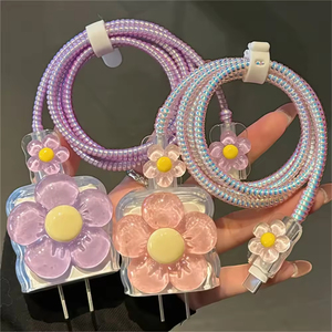 <span class=keywords><strong>Coque</strong></span> de protection USB en époxy à motif floral frais et mignon pour tête de câble de charge rapide <span class=keywords><strong>iPhone</strong></span> 18W-20W - Product Image 1