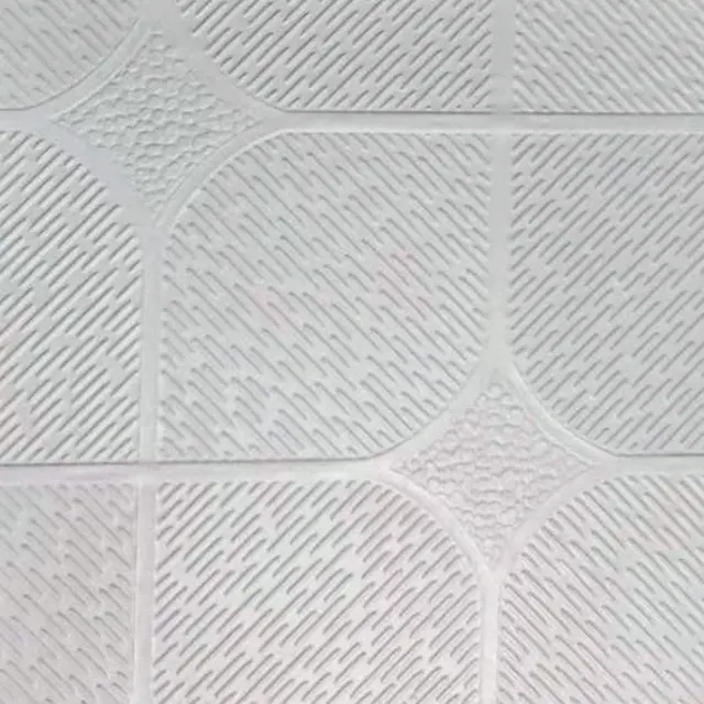 石膏天井タイルPVCに面したアルミホイルバック付きアコースティック石膏天井石膏天井