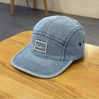 Gorra de Camper Plana de Mezclilla Estilo Retro de 5 Paneles Personalizada con Bordado a Mano y Logotipos de Parche