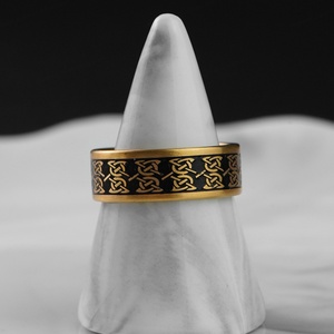 Conjunto de Joyería de Moda: Pulseras de Acero Inoxidable Esmaltado Personalizadas de Nuevo Estilo, Anillo con Dijes PVD de 18K y Brazaletes Dorados - Product Image 5