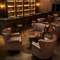 Meubles de bar en bois massif de style européen moderne pour restaurants, hôtels, cafés haut de gamme, ensembles de tables, canapés en cuir, chaises