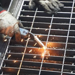 Прочная противоскользящая промышленная решетка из нержавеющей стали для проходных и дренажных систем, современная, коррозионностойкая - Product Image 5