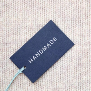 ป้ายแขวนกระดาษแข็งขนาด 3 นิ้ว ป้ายโลโก้ขายดี ป้ายเสื้อผ้า ป้ายพิมพ์ ป้ายติดเสื้อผ้า - Product Image 1