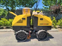 Compacteur vibrant mini de 1,5 tonne de marque chinoise SRD016W pour le compactage du sol et de l'asphalte