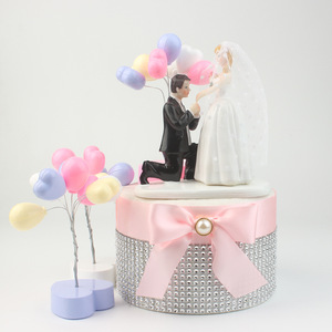 Alzata per torta per feste decorazione di nozze figurine di decorazioni per <span class=keywords><strong>torte</strong></span> <span class=keywords><strong>nuziali</strong></span> in resina per bambole dello sposo e della sposa - Product Image 2