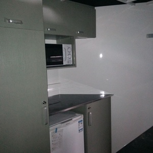 Remolque para Caballos de Triple Eje HERUI, con Certificación DOT, de Aluminio, con Compartimento para Equipo, Resistente a la Intemperie, Transporte Equino Cómodo - Product Image 6