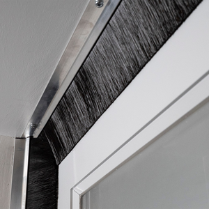 Joint <span class=keywords><strong>de</strong></span> <span class=keywords><strong>brosse</strong></span> inférieur pour <span class=keywords><strong>porte</strong></span> coulissante industrielle avec <span class=keywords><strong>profil</strong></span>é en aluminium multi-prises pour usage résidentiel et commercial - Product Image 6