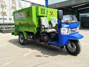 Boa Qualidade 5m3 Gado Alimentador Espalhador com Triciclo para Dairy Farm