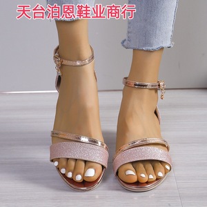 Sandalias de tacón plateado para mujer, de verano, con hebilla, tacón grueso, a la moda, con pedrería, huecas, talla grande - Product Image 4