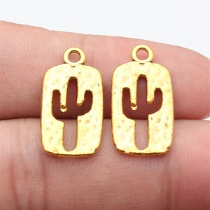 Abalorio con Forma de <span class=keywords><strong>Cactus</strong></span> 24x12mm, Aleación de Zinc con Acabado Martillado en Tono Plata Antigua y Dorado para Fabricación de Pulseras - Product Image 5