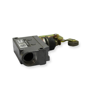 Interrupteur de fin de course à action rapide BZE7-2RN2-PG SPDT 15A 480VAC IP65 à actionneur à piston - Product Image 5