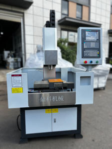고강성 사각 기둥 CNC 드릴 탭 센터, 금형 베이스 및 정밀 판 가공용, 50-3500 RPM 스핀들. - Product Image 1