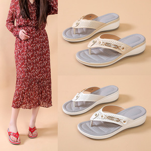 Chanclas transpirables y cómodas con forma de V y suela de plataforma suave - zapatos de mujer modernos y casuales - Product Image 4