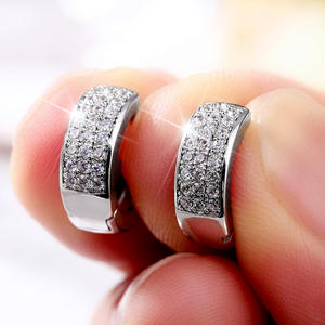 Ub E919 ต่างหูทองคำขาวประดับเพชรทรงกลมไมโครเพฟเครื่องประดับชั้นดีสำหรับทุกเพศ - Product Image 3