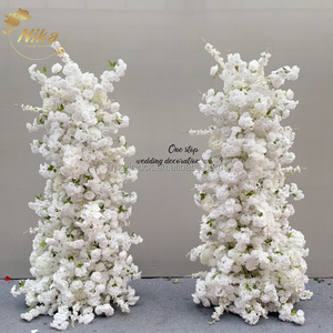 Runner Floreale Personalizzato NIKA per Matrimoni, Decorazione Tavolo Nuziale, Fila di Fiori di Ortensia Bianca in Seta per Corridoio Nuziale - Product Image 4